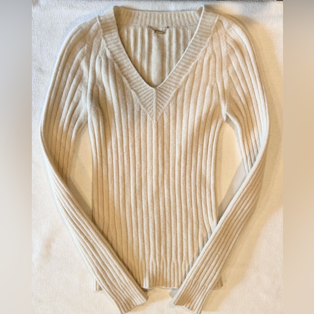 The Row Cashmere Blend Ribbed V-neck Sweater - Picture 3 of 14